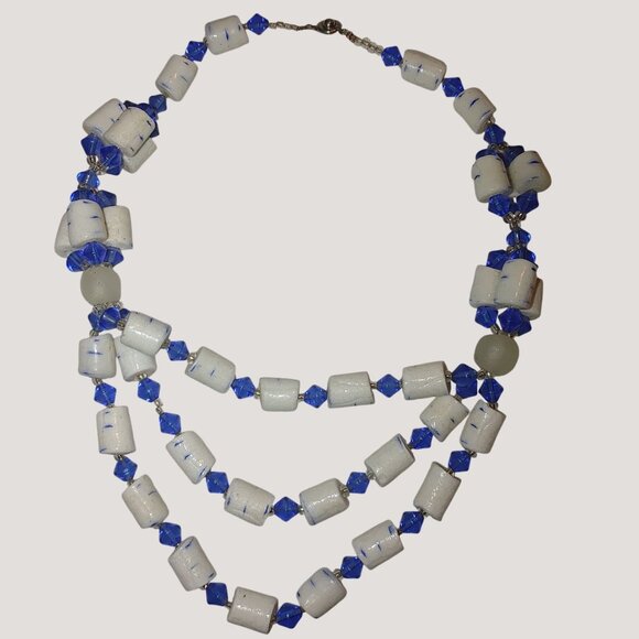 Necklace Vintage Triple Strand Style Glass Blue White Beaded Interlock Clasp - Picture 1 of 7